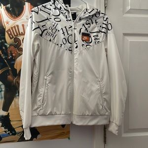 WHITE NIKE ZIP UP BOYS NWOT XL